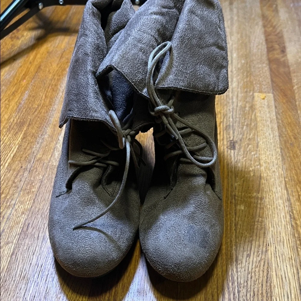 Versona Brown Lace-Up Wedge‎ Boots